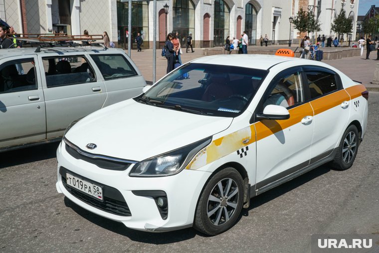 Таксист угрожал пистолетом пассажиру, заступившемуся за ребенка в Красноярске