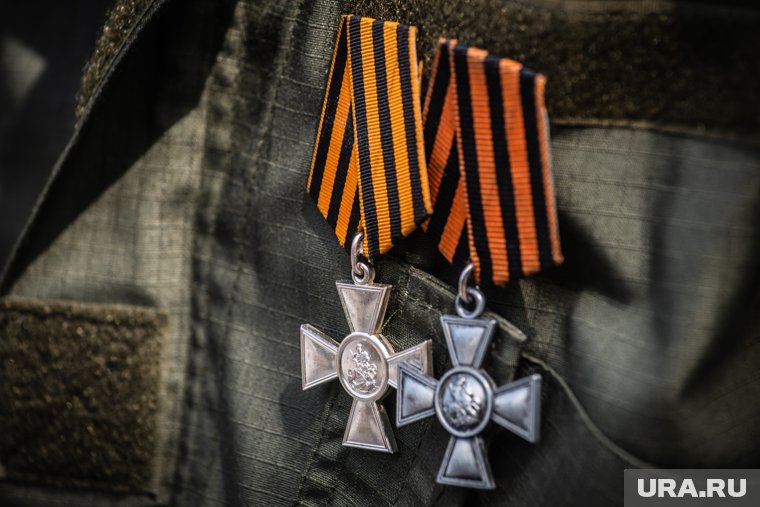 Моор вручил тюменцам Георгиевские кресты и другие высшие государственные награды