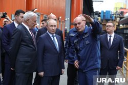 Владимир Путин проводит инспекцию предприятия