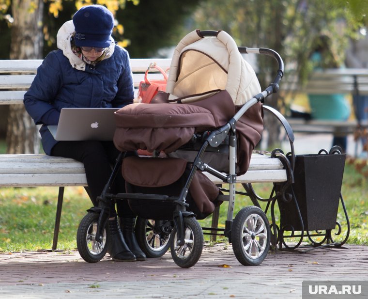 Мамам в декрете из ХМАО предлагают работу с зарплатой зарплату до 100 тысяч рублей