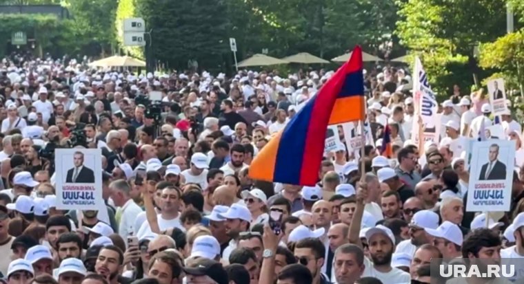 Начался митинг в поддержку Карапетяна