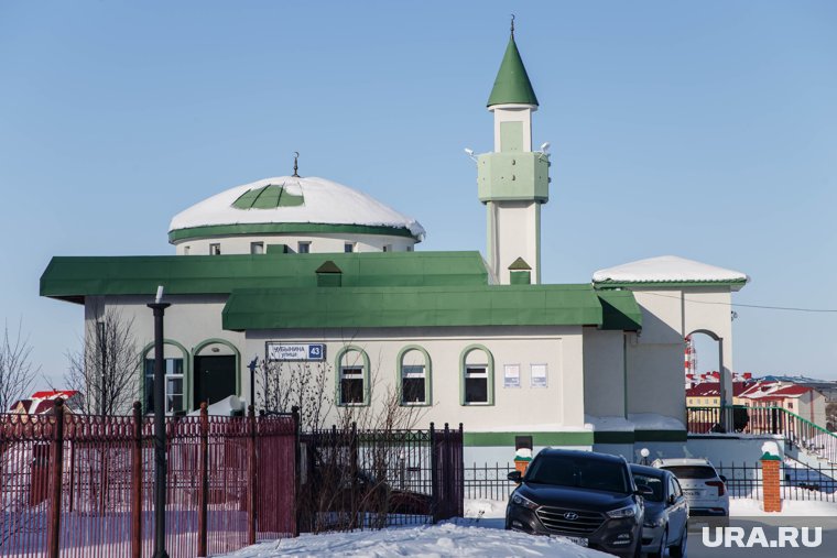 Жители Салехарда пожаловались на строительный мусор возле мечети