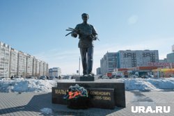 В Кургане вандалы повредили памятник агроному Мальцеву (архивное фото)