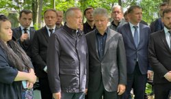 Александр Беглов (слева) приехал на похороны Старовойта, которые прошли 11 июля
