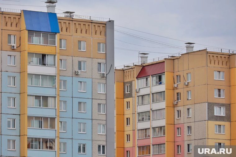 Курганец выпал из окна многоэтажки в Заозерном (архивное фото)