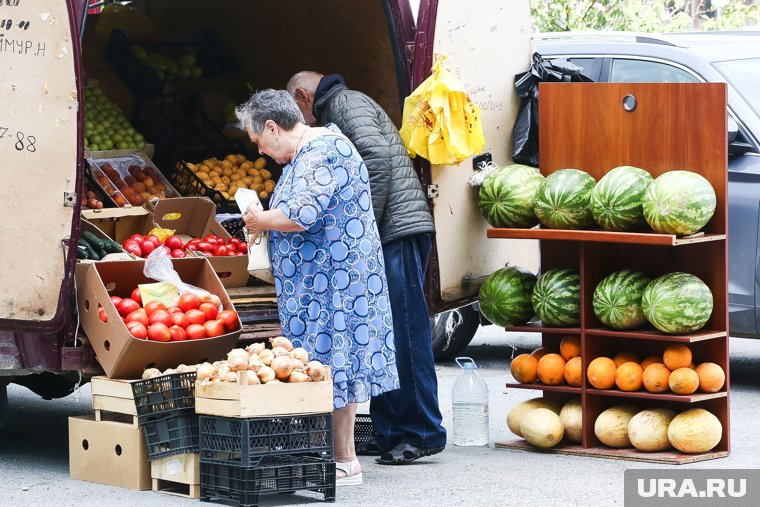 С улиц Тюмени хотят убрать стихийные рынки