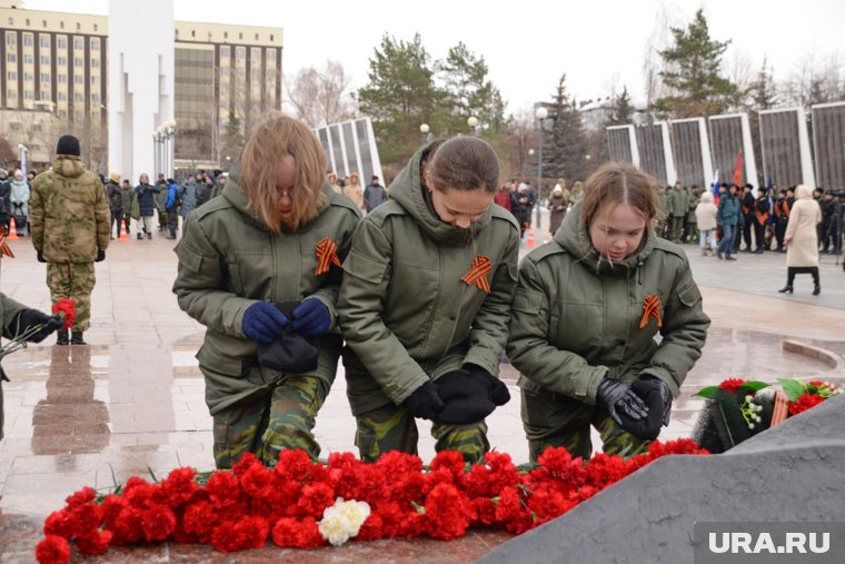 Призывникам показали современную экипировку и дали напутствие