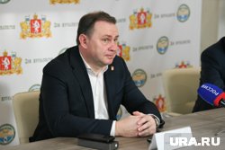 Владислав Пинаев поздравил медперсонал с профессиональным праздником