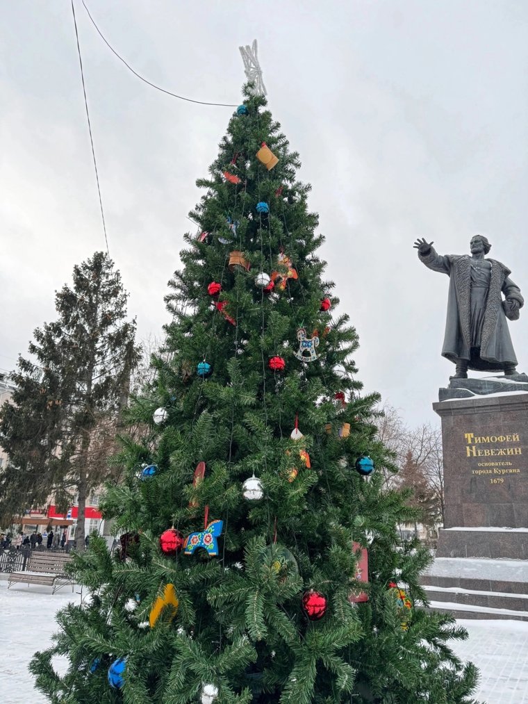 Курганская елка держится в лидерах голосования