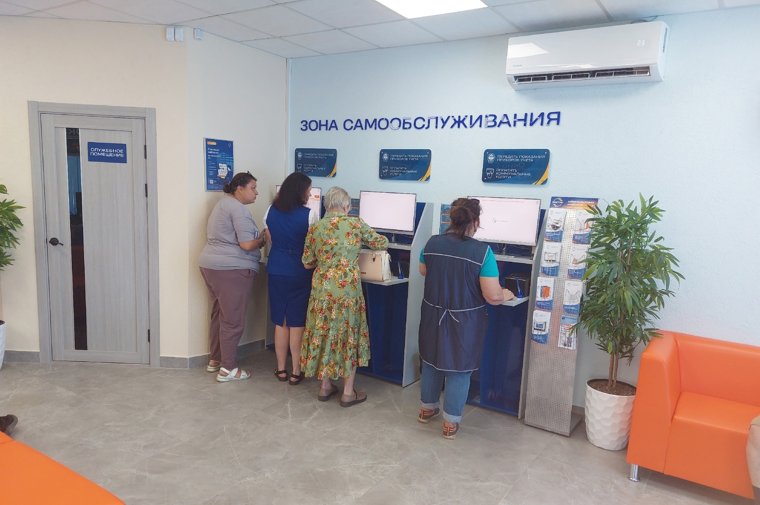Для самостоятельной передачи показаний и оплаты в офисе установлены три электронных моноблока