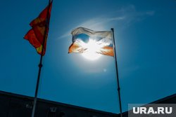 Российский триколор развевается на зданием ЗСО с 26 августа 1991 года
