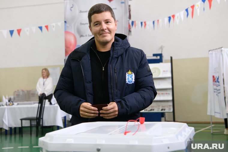 Глава Ямала пришел на выборы (архивное фото) 