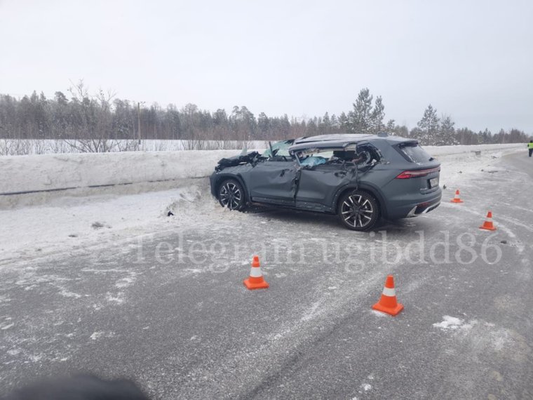 Место смертельного ДТП на трассе Сургут - Нижневартовск