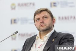 В рабочем кабинете Белых один шкаф отведен под пермские игрушки