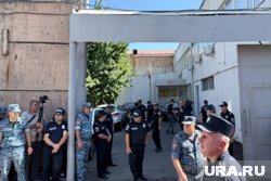 В Армении священники столкнулись с силовиками из-за задержания архиепископа: онлайн-трансляция