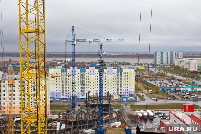 В Нижневартовске губернатор Кухарук проинспектировал строительство дорог и соцобъектов