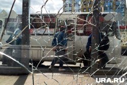 В Кургане подросток сломал две остановки
