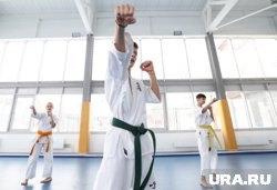До отправки на передовую тренер возглавлял местный союз карате