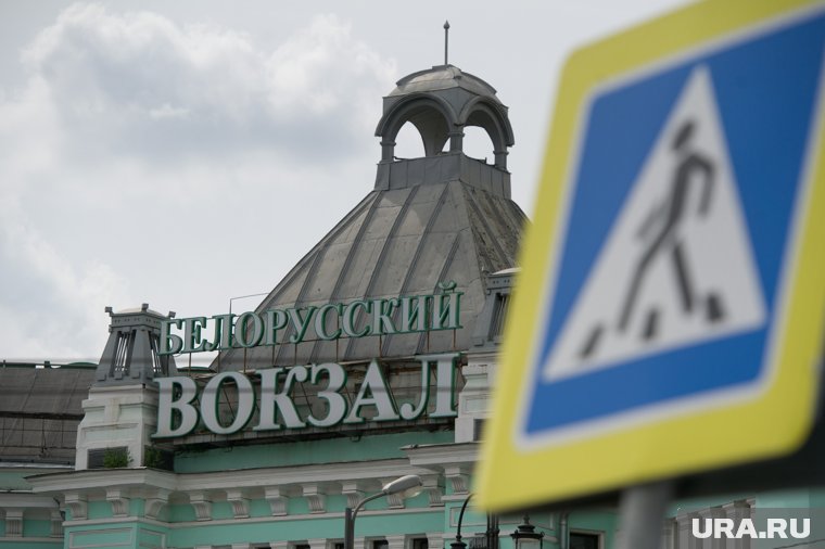Впервые песня была исполнена на Белорусском вокзале