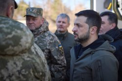 Зеленский указал, что Украина не намерена юридически признавать потерю территорий