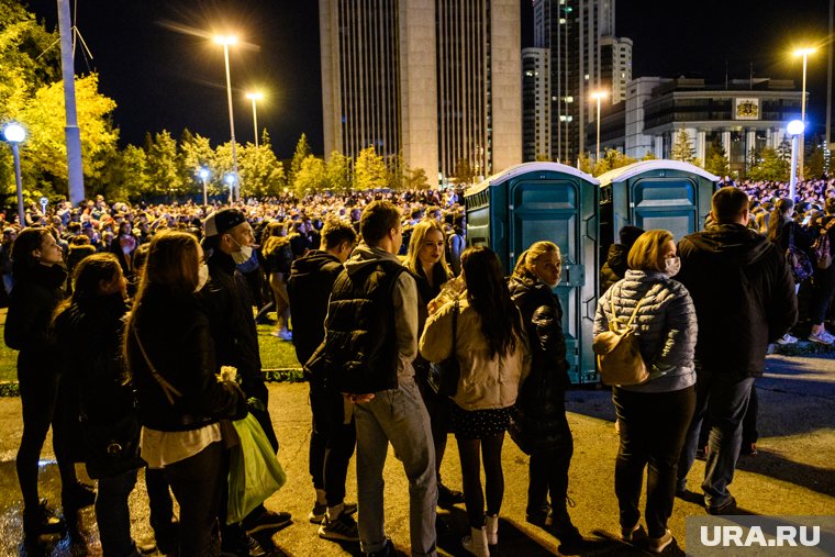 На юбилее Нового Уренгоя возникли очереди к общественным туалетами