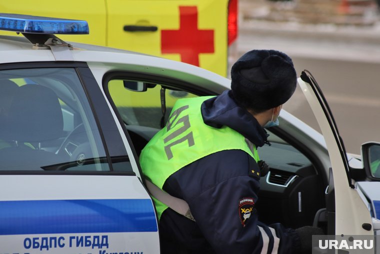 В Салехарде госпитализировали пешехода, который шагнул под колеса иномарки