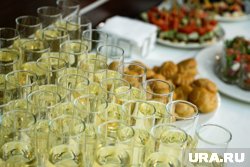 На обеде гостям предлагали выбрать из двух вин: кубанского и крымского