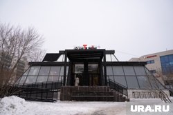 На фото запечатлена «пирамида», в которой сейчас находится детский Театр-Тятрик