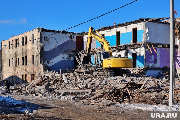 В Северном сносят аварийный дом ради комплексной застройки