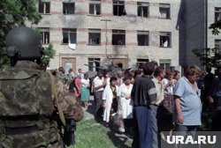 Бойцы спецподразделений охраняли автобус с освобожденными заложниками