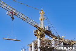 Работник без допуска и необходимого обучения свободно передвигался по площадке