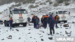 Опубликованы кадры с операцию по спасению туристов, сорвавшихся при восхождении на Вилючинский вулкан