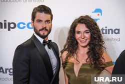В основу сериала «Ветреный» легла одноименная книга Сумейи Коч, которая была популярна в Турции
