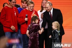 Путин расформировал совет, занимавшийся защитой семьи и детей