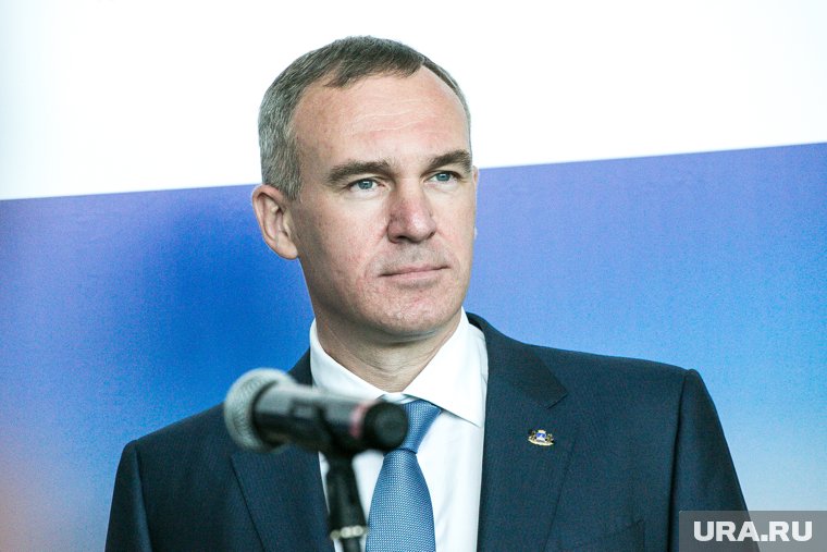 Губернатор ХМАО Руслан Кухарук поздравил полпредство УрФО с днем основания