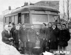 Водители на очистке дороге на улице Спартака (ныне - проспект Ленина)