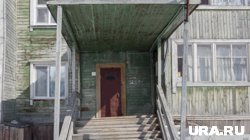 Многодетную семью переселили из аварийного дома