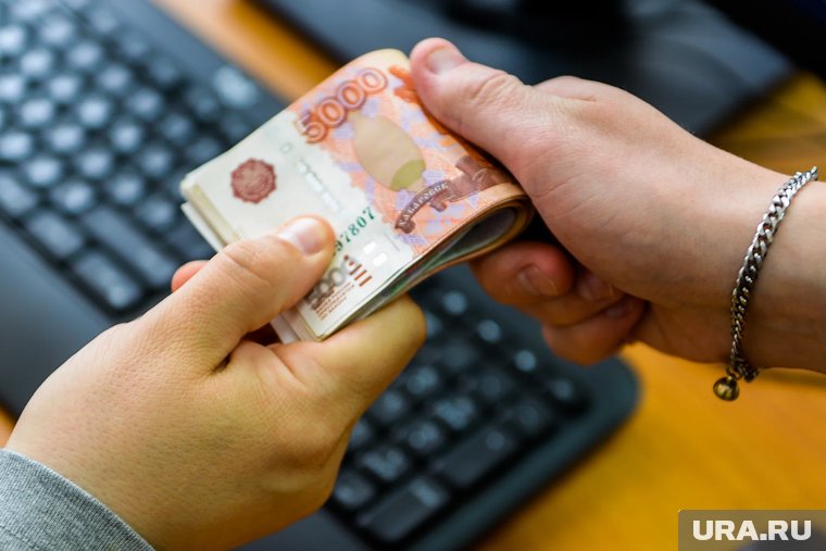 В регионе больше всех получают аппаратчики с зарплатой от 200 000 рублей 