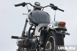 Мотоциклист не выдержал дистанцию и врезался в автомобиль