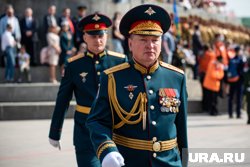 Лапин заявил, что ключевое качество военного - это умение приносить пользу стране 
