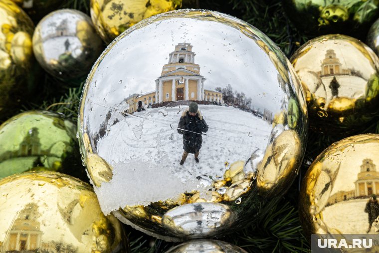 Пермякам предлагают купить новогодние игрушки от заключенных