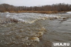 В селе Дулино паводковыми водами затопило дорогу к клабдищу