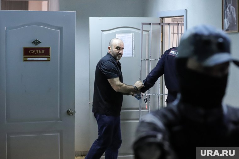 У Ахлимана в суде была большая группа поддержки