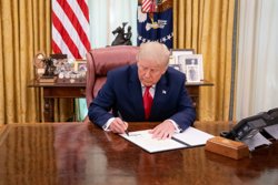 Трамп обещал поговорить с Путиным
