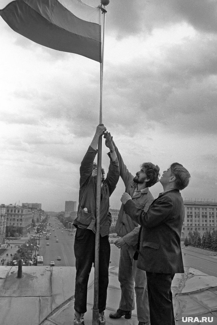 История все же сохранила имена всех трех героев знаменитого фото