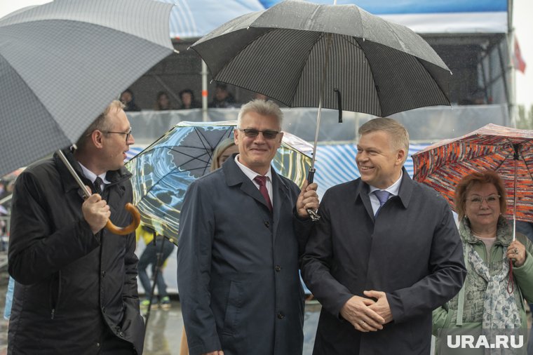 Алексея Грибанов (в центре) входил в команду бывшего главы Перми Алексея Демкина (справа)