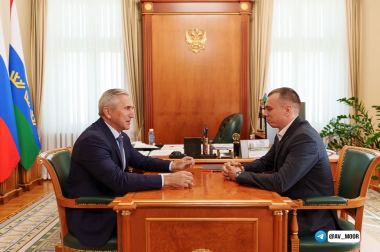 Губернатор Моор встретился с новым участником президентской программы «Время Героев»