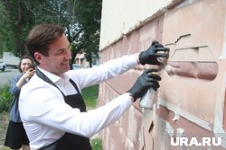 Алексей Лошкин примерил на себя труд создателя муралов 