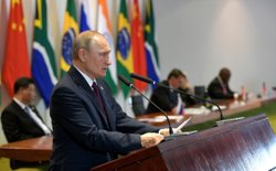 По словам Пескова, Путин планирует принять участие в саммите БРИКС