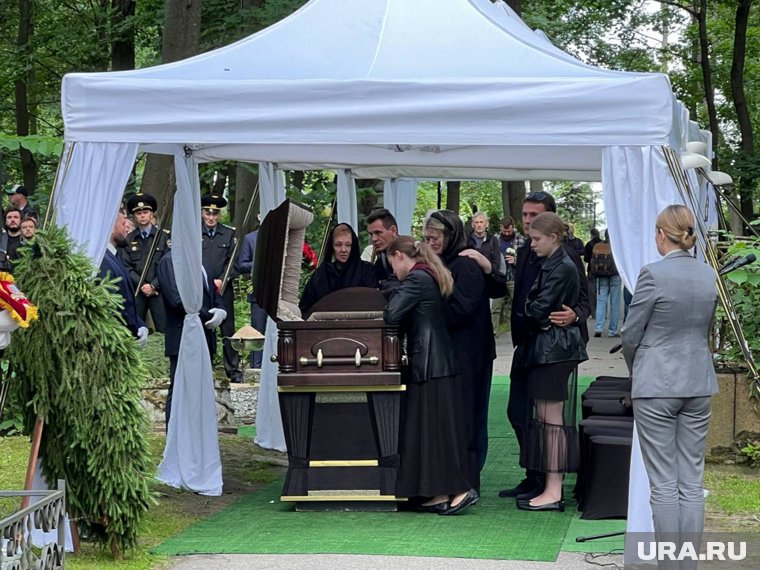 Родственники прощаются с Романом Старовойтом